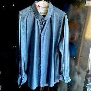 Men’s Alfani button down casual dress shirt, size XL.